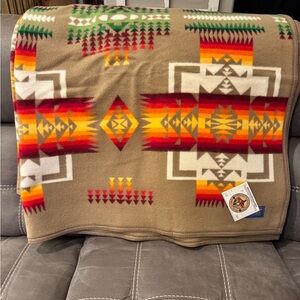 Gorgeous Pendleton Multicolor Pure virgin Wool 64x80 Blanket New with tags!